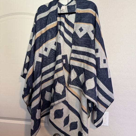 Aztec Design Poncho - Picture 1 of 3